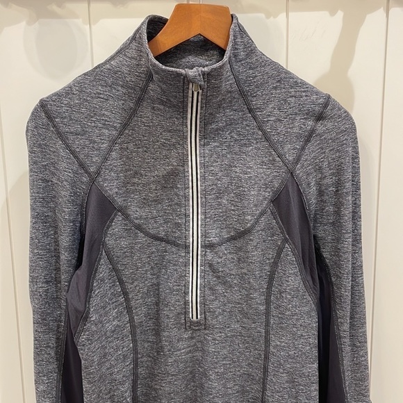 Lululemon Gray 1/2 Zip Pullover Long Sleeve Top—Beautiful Fabric!! EUC!  Size 6 - Picture 2 of 10